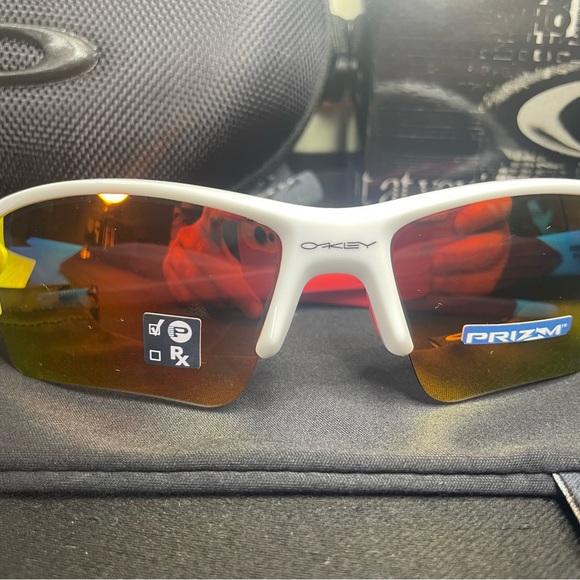 Oakley Flak 2.0 Sunglasses with accessories - Picture 16 of 16